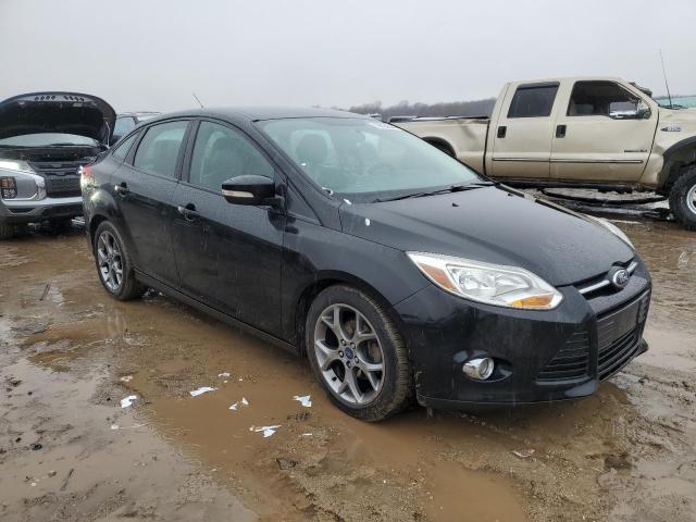 1FADP3F22EL347798 - 2014 FORD FOCUS SE BLACK photo 4