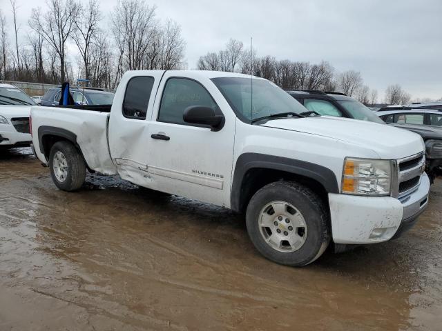 1GCRCSE06BZ166511 - 2011 CHEVROLET SILVERADO C1500 LT WHITE photo 4