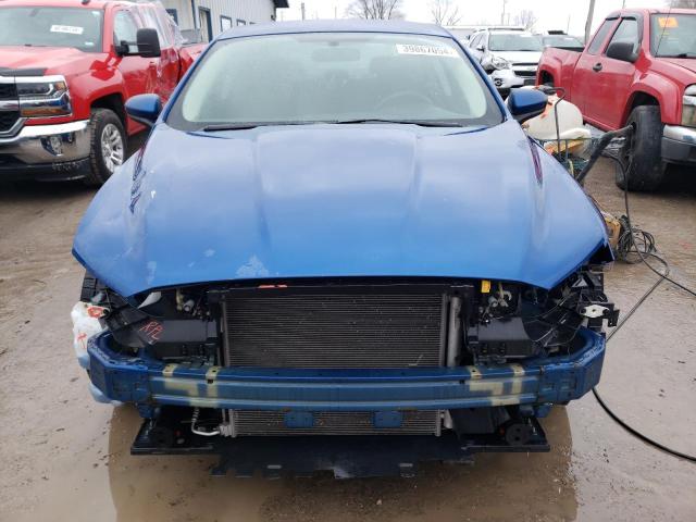 3FA6P0H76HR286915 - 2017 FORD FUSION SE BLUE photo 5