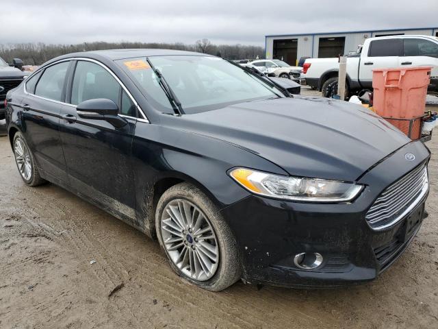 3FA6P0HD4FR294353 - 2015 FORD FUSION SE BLACK photo 4