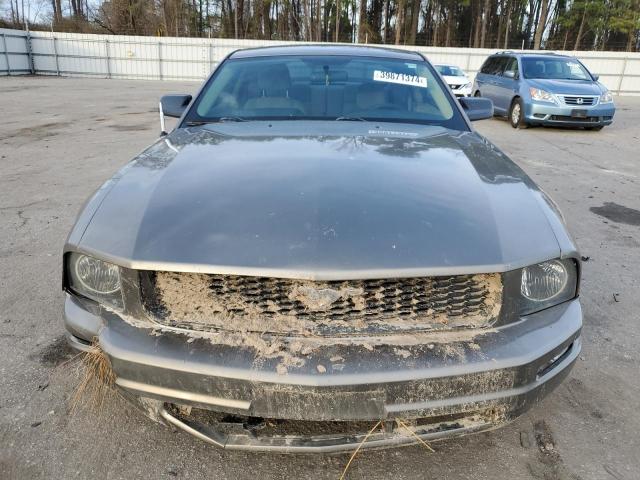 1ZVFT80N855154071 - 2005 FORD MUSTANG GRAY photo 5