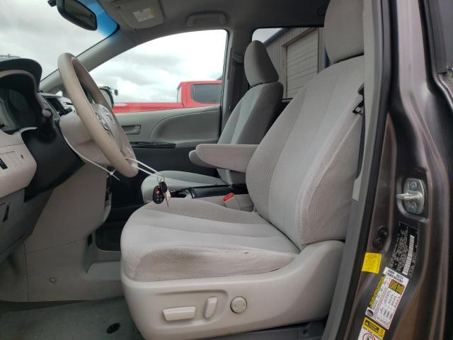 5TDKK3DC2DS304717 - 2013 TOYOTA SIENNA LE GRAY photo 7