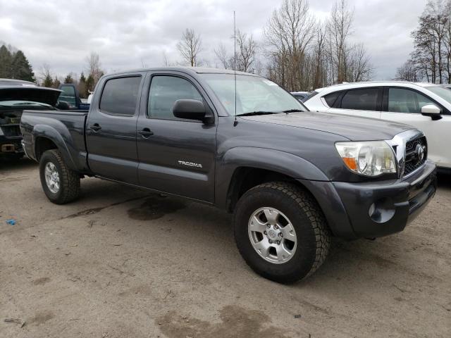 3TMMU4FN1BM035677 - 2011 TOYOTA TACOMA DOUBLE CAB LONG BED GRAY photo 4