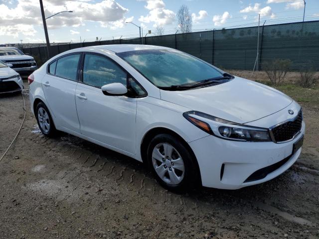 3KPFK4A74HE074015 - 2017 KIA FORTE LX WHITE photo 4