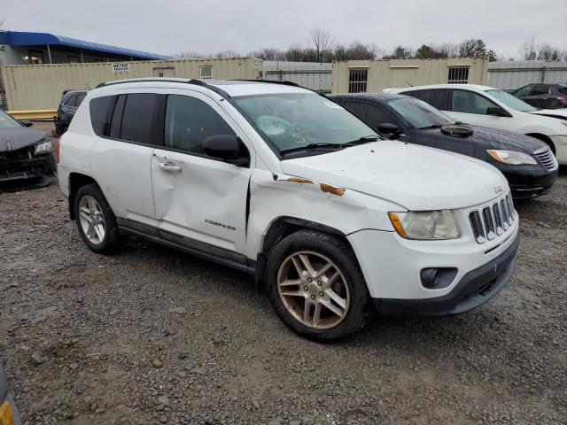 1J4NT5FBXBD138525 - 2011 JEEP COMPASS LIMITED WHITE photo 4