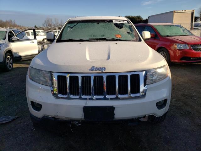 1J4RR4GG4BC689608 - 2011 JEEP GRAND CHER LAREDO WHITE photo 5