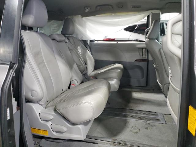 5TDYK3DCXDS377845 - 2013 TOYOTA SIENNA XLE GRAY photo 11