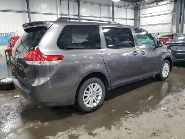 5TDYK3DCXDS377845 - 2013 TOYOTA SIENNA XLE GRAY photo 3