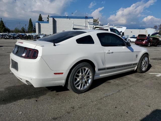 1ZVBP8AM0D5255385 - 2013 FORD MUSTANG WHITE photo 3