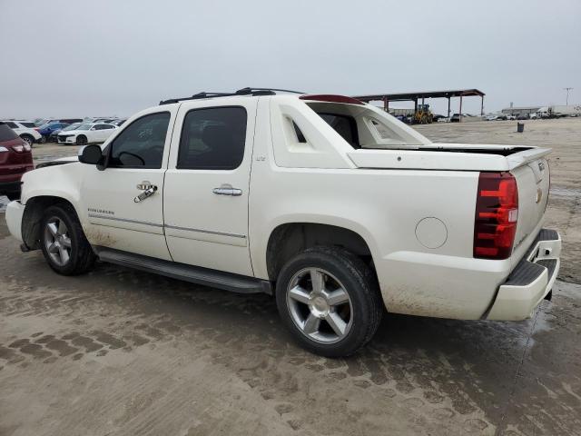 3GNTKGE79CG283771 - 2012 CHEVROLET AVALANCHE LTZ WHITE photo 2