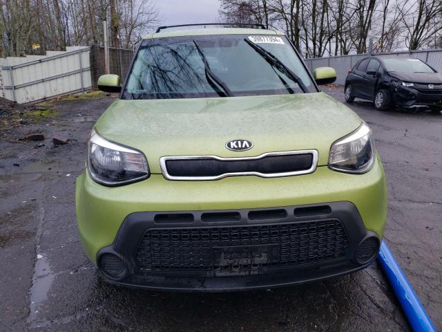 KNDJN2A21F7815504 - 2015 KIA SOUL GREEN photo 5