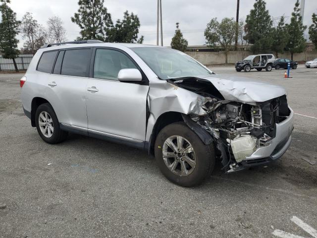 5TDBK3EH5DS211572 - 2013 TOYOTA HIGHLANDER BASE SILVER photo 4