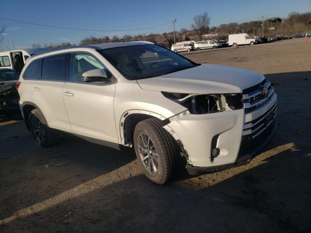 5TDJZRFH2KS569847 - 2019 TOYOTA HIGHLANDER SE WHITE photo 4