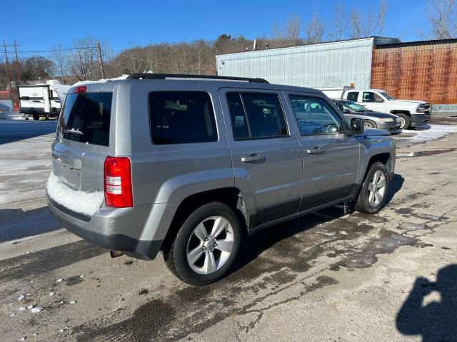 1C4NJPFA3GD692981 - 2016 JEEP PATRIOT LATITUDE SILVER photo 4