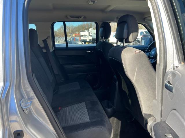 1C4NJPFA3GD692981 - 2016 JEEP PATRIOT LATITUDE SILVER photo 6