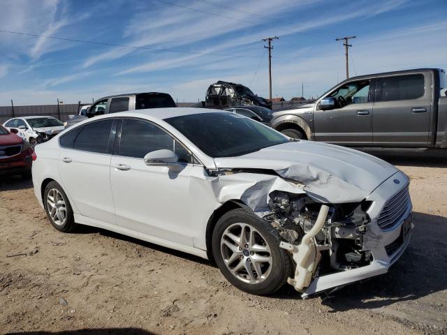 3FA6P0H75GR261261 - 2016 FORD FUSION SE WHITE photo 4