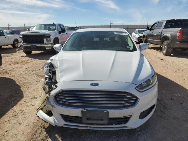 3FA6P0H75GR261261 - 2016 FORD FUSION SE WHITE photo 5