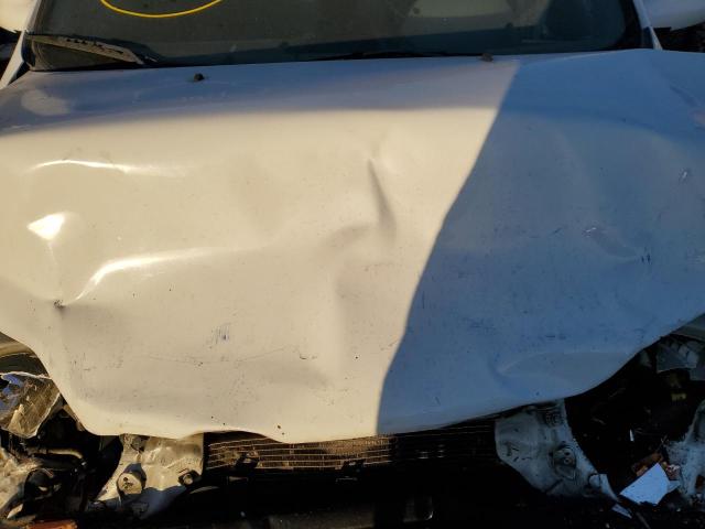 KL1TD52635B443715 - 2005 CHEVROLET AVEO BASE WHITE photo 11