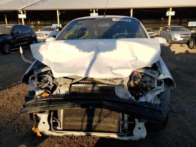 KL1TD52635B443715 - 2005 CHEVROLET AVEO BASE WHITE photo 5