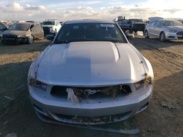 1ZVBP8AN7A5143414 - 2010 FORD MUSTANG SILVER photo 5