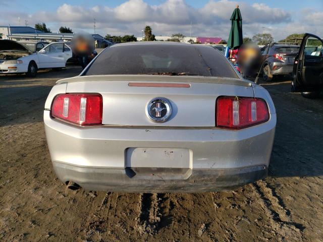 1ZVBP8AN7A5143414 - 2010 FORD MUSTANG SILVER photo 6