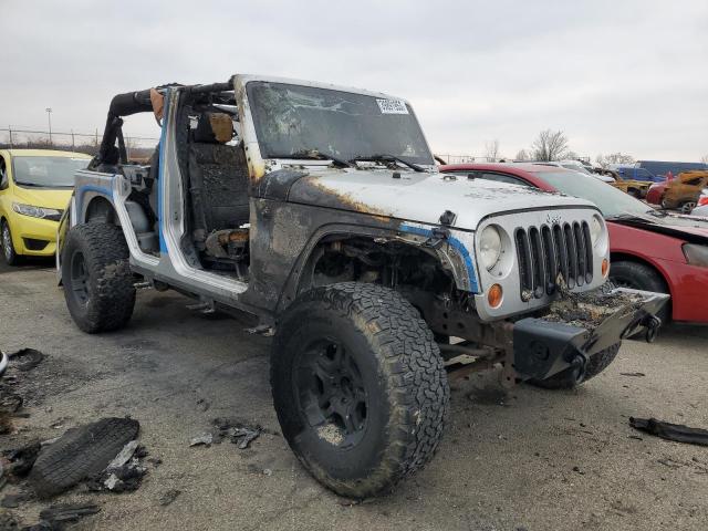 1C4BJWEG2CL158129 - 2012 JEEP WRANGLER U SAHARA WHITE photo 4