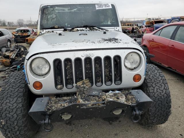 1C4BJWEG2CL158129 - 2012 JEEP WRANGLER U SAHARA WHITE photo 5