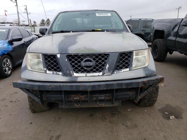 1N6AD06W87C450537 - 2007 NISSAN FRONTIER K GRAY photo 5