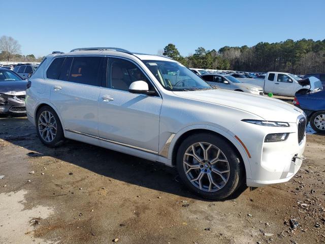 5UX23EM06P9P98998 - 2023 BMW X7 XDRIVE40I WHITE photo 4