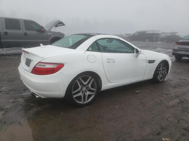 WDDPK4HA5FF106713 - 2015 MERCEDES-BENZ SLK 250 WHITE photo 3