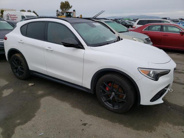ZASPAKBN2K7C42340 - 2019 ALFA ROMEO STELVIO TI WHITE photo 4