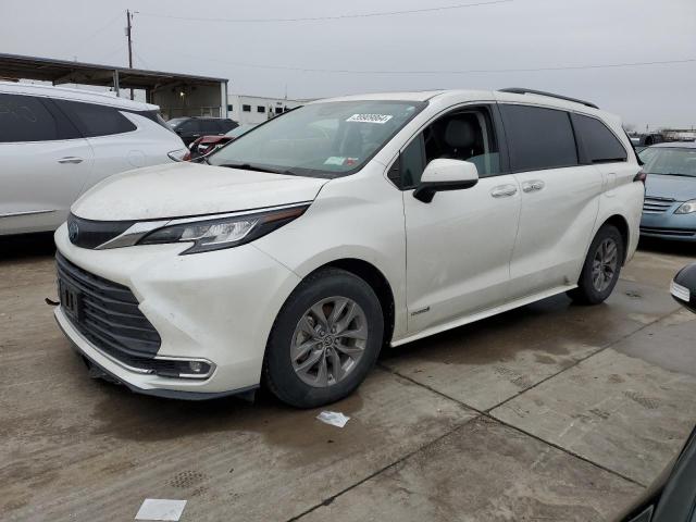 5TDYRKEC8MS060182 - 2021 TOYOTA SIENNA XLE WHITE photo 1