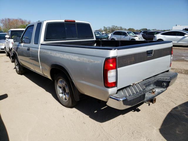 1N6DD26S7WC381120 - 1998 NISSAN FRONTIER KING CAB XE GRAY photo 2