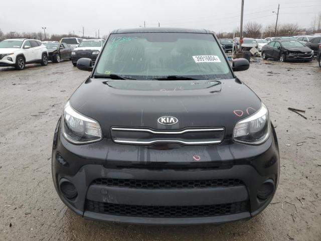 KNDJN2A25J7506689 - 2018 KIA SOUL BLACK photo 5