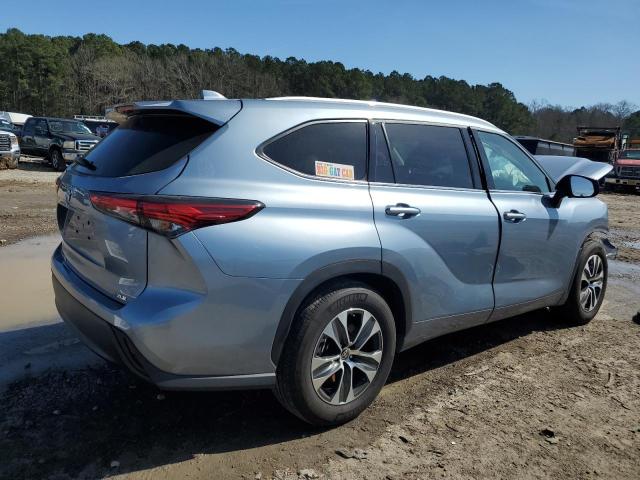 5TDGZRAH4NS091565 - 2022 TOYOTA HIGHLANDER XLE BLUE photo 3