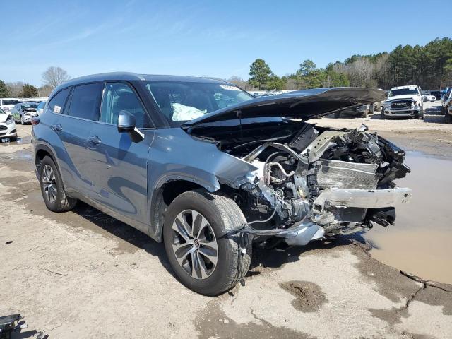 5TDGZRAH4NS091565 - 2022 TOYOTA HIGHLANDER XLE BLUE photo 4