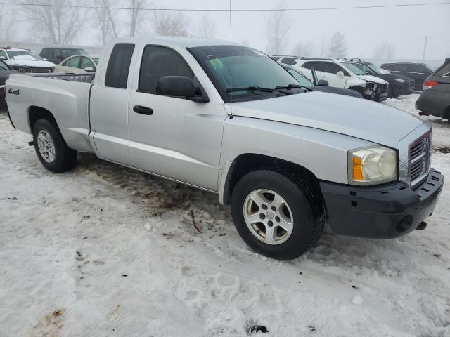 1D7HW42N45S324460 - 2005 DODGE DAKOTA SLT SILVER photo 4