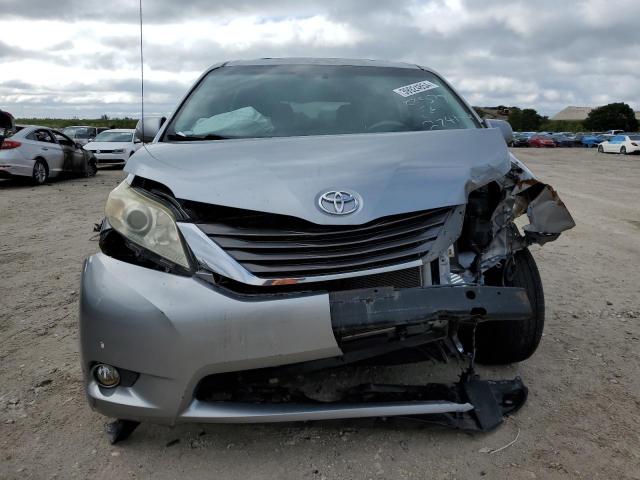 5TDDK3DC6BS010579 - 2011 TOYOTA SIENNA XLE SILVER photo 5