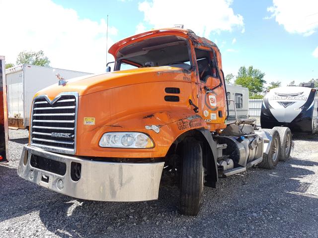 1M1AW07YXJM087625 - 2018 MACK 600 CXU600 ORANGE photo 2