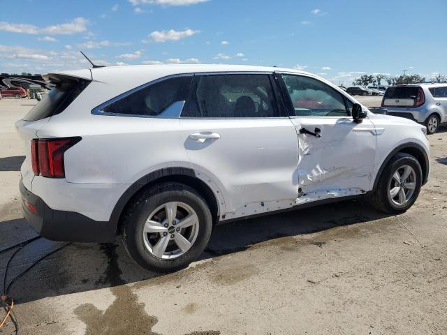 5XYRG4LC6NG095097 - 2022 KIA SORENTO LX WHITE photo 3