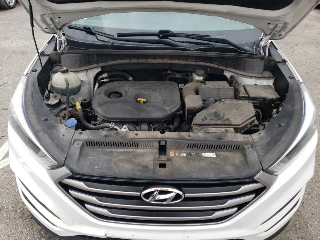 KM8J33A46JU679499 - 2018 HYUNDAI TUCSON SEL WHITE photo 12