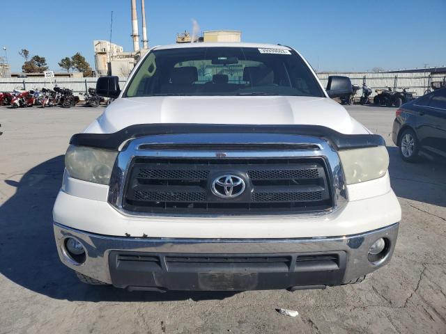 5TFRM5F18AX015248 - 2010 TOYOTA TUNDRA DOUBLE CAB SR5 WHITE photo 5