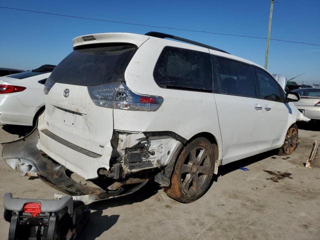 5TDXZ3DC1HS862100 - 2017 TOYOTA SIENNA SE WHITE photo 3