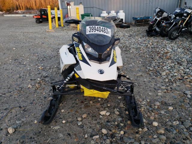 2BPSUDKB9KV000159 - 2019 SKI DOO MX Z 800R WHITE photo 5