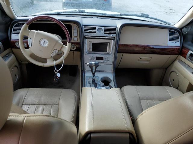 5LMFU28525LJ10878 - 2005 LINCOLN NAVIGATOR თეთრი ფოტო 8