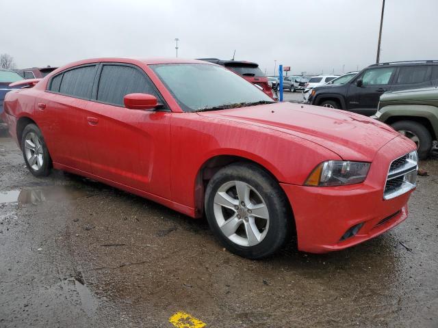 2C3CDXBG4DH539909 - 2013 DODGE CHARGER SE RED photo 4