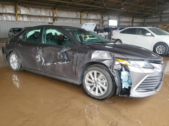 4T1C11BK6MU023999 - 2021 TOYOTA CAMRY LE GRAY photo 4