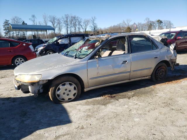 1HGCG5558WA258202 - 1998 HONDA ACCORD EX SILVER photo 1