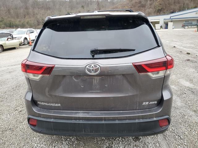 5TDJZRFH5KS947482 - 2019 TOYOTA HIGHLANDER SE GRAY photo 6