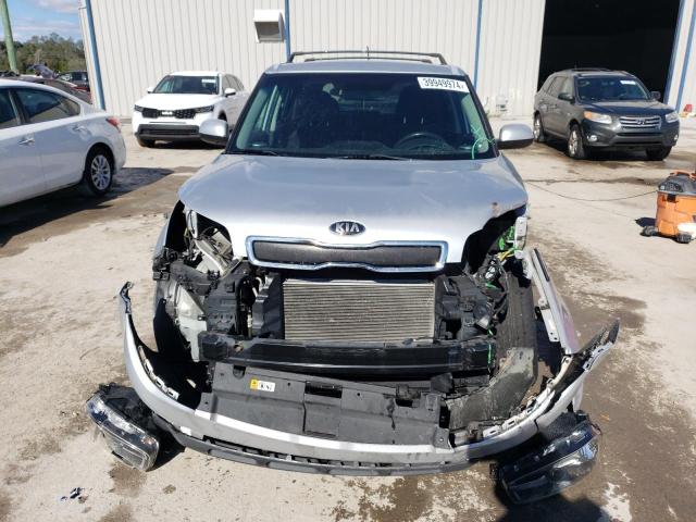 KNDJN2A29G7875550 - 2016 KIA SOUL SILVER photo 5